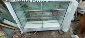 Etelase kaca bekas