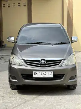 Toyota innova 2.0 G luxury at matic 2011