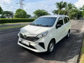 Daihatsu Sigra Manual 2023 Super low km 2000 perak Plat Jatim
