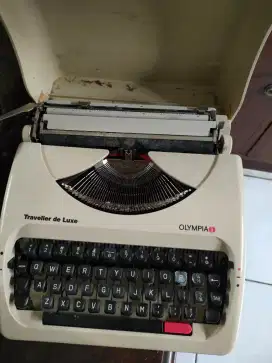 Mesin tik merk Olimpia