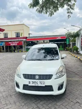 Dijual Ertiga GL 2012, Manual. Warna putih. Mobil keluarga. Siap Pakai