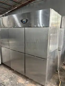 Uprigh chiller nayati 4 pintu mesin ori 
Hrg 8 jt