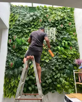 Taman vertikal garden penghijauan