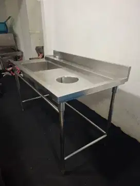 Sink 1 Lubang Sayap 
Ada Lubang Sampah
Uk 150x75x85
Lubangnya 50x40x25