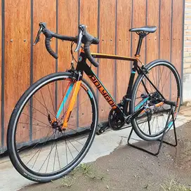 Sepeda Road Polygon Strattos S2