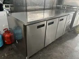 Undercounter chiller mastercool 3 pintu uk 180x70x85 mesin ori