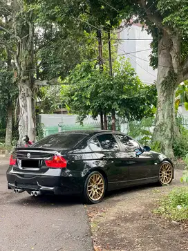 BMW 320i 2005 Bensin