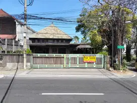 Tanah Bonus Bangunan Joglo Ulin Asli Harga Menarik di Bypass Sanur