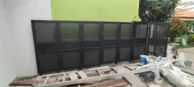 Pintu gerbang sleding samping