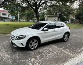 (CASH) Mercedes Benz GLA200 Urban 2015