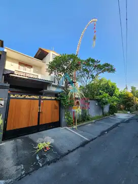 DIJUAL RUMAH STYLE VILLA LANTAI 2 SANUR KAUH DENPASAR SELATAN