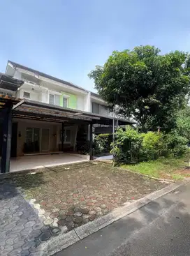 Rumah dijual dekat ke stasiun kereta dan pintu toll bsd city