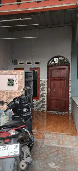 Dikontrakkan siap huni, rumah minimalis berikut barang2 isi nya