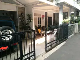 Dijual rumah besar di Cipinang Cempedak  Jakarta Timur butuh cepat