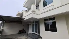 DIJUAL CEPAT Rumah di TAMAN GOLF BARAT Modernland