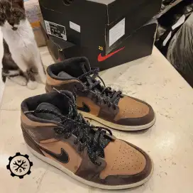 Nike Air Jordan 1 MID SE Dark Chocolate/Crimson Bliss Preloved Size 45