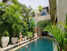 Dijual villa fully furnished  kawasan bumbak Kerobokan Badung Bali