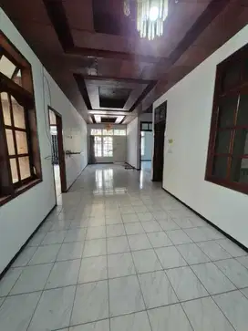 DISEWAKAN RUMAH SDPS XIII