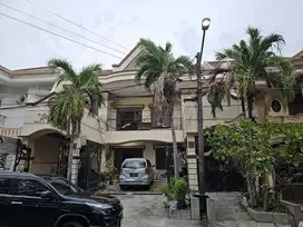 Nginden intan boulevard dalam komplek perumahan