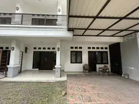 Disewa Rumah Bagus Mewah Nyaman Asri Strategis di Selatan Jakarta