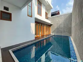 Dijual Rumah mewah Ada kolam renang hoek Puspita loka di BSD