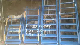 Tangga dorong untuk gudang