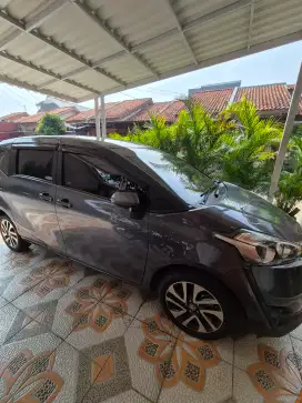 Toyota Sienta 2016 tipe V, Kilometer rendah, Terawat