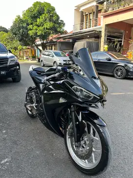 yamaha R25 2015  -Surat surat lengkap (STNK,BPKB)  -Pajak lewat 3 tahu