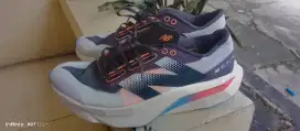 Sepatu new balance supercomp v4 size 11. 45cm sempit 44cm