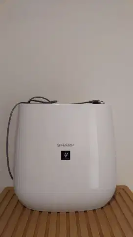 Sharp Air Purifier FP-J30Y-B (hitam)