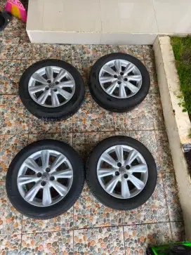 Ban dan velg ori yaris bakpao