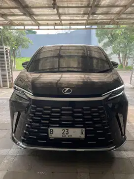LEXUS LM350 H TAHUN 2024 HITAM