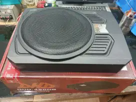 Subwoofer kolong mobil