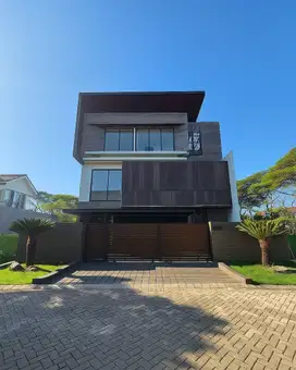 Rumah Bukit Golf International, Citraland New • Marmer • YKK  Carport