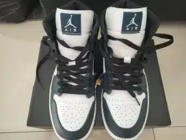 Sepatu air Jordan 1 midbdark blue