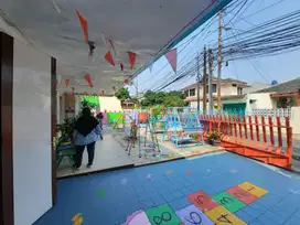 Rumah Dengan Halaman Luas Di Poltangan Jaksel