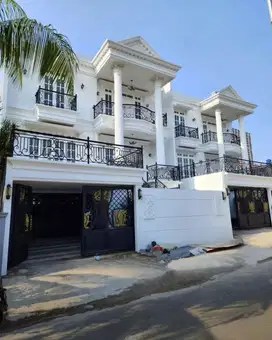 Brand NEW ! Pool + Lift. Rumah Dijual Cilandak, Komplek Depan CITOS