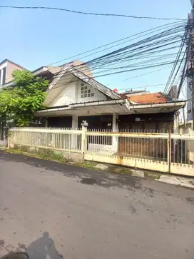 Rumah Tua Jual Cepat  Akses Jalan 2 Mobil Tebet Jakarta Selatan