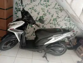 Honda Vario 125 2014 lengkap putih terawat