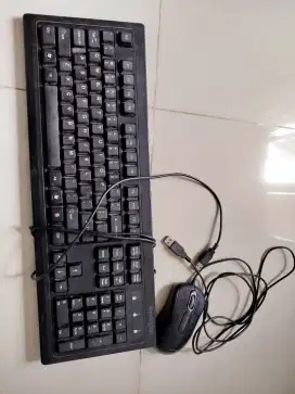 Keyboard dan mouse merek kensington. Semua berkabel usb