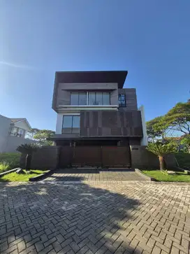 DIJUAL RUMAH BARU SUPER MEWAH DI KAWASAN GOLF CITRALAND SURABAYA