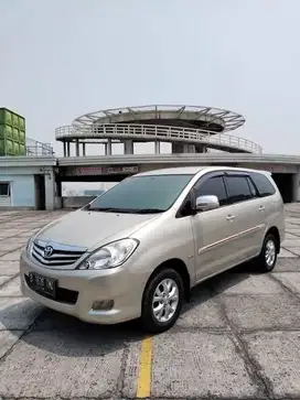 Toyota Kijang Innova 2.0 G AT 2010 Silver Bensin (Tdp 8jt)