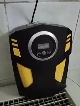 Pompa Ban Mobil Sepeda Motor Elektrik Portable Serbaguna 12V Inflator