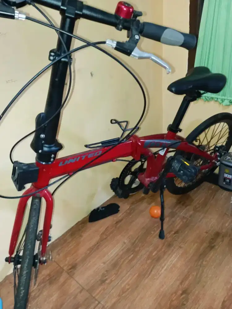 United Cora sepeda lipat