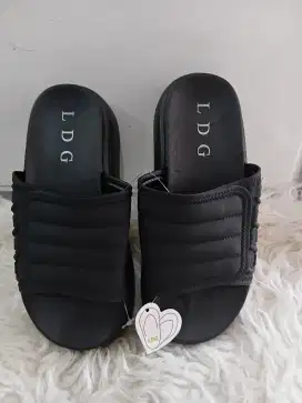 Sandal import size 36-37 insole 22,5 (empuk banget dipake ya)
