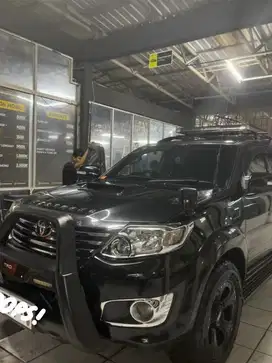 Mobil fortuner VNT 2012