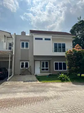 Rumah 2.5lantai SHGB Luas 108 Siap Huni Dalam Cluster Di BSD Tangerang