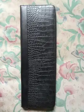 Di jual Rack-Tie dari kulit ular (tempat dasi)