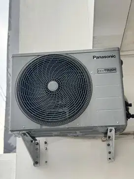 JUAL SANTAI AC PANASONIC 1 1/2PK masih bagus banget