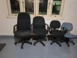 Sembilan Kursi Kantor